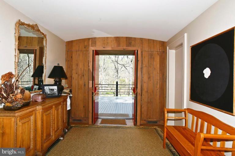 7503 Old Carters Mill Road Marshall, VA 20115 - Photo 15 of 25 Entrance / Foyer