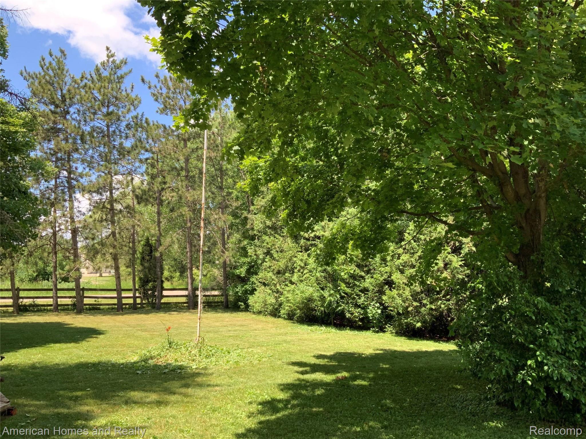 2045 Hasler Lake Road Lapeer, MI 48446 - Photo 5 of 35 3D189333-2DDD-4D5F-AC8C-911512A52EC7.jpeg