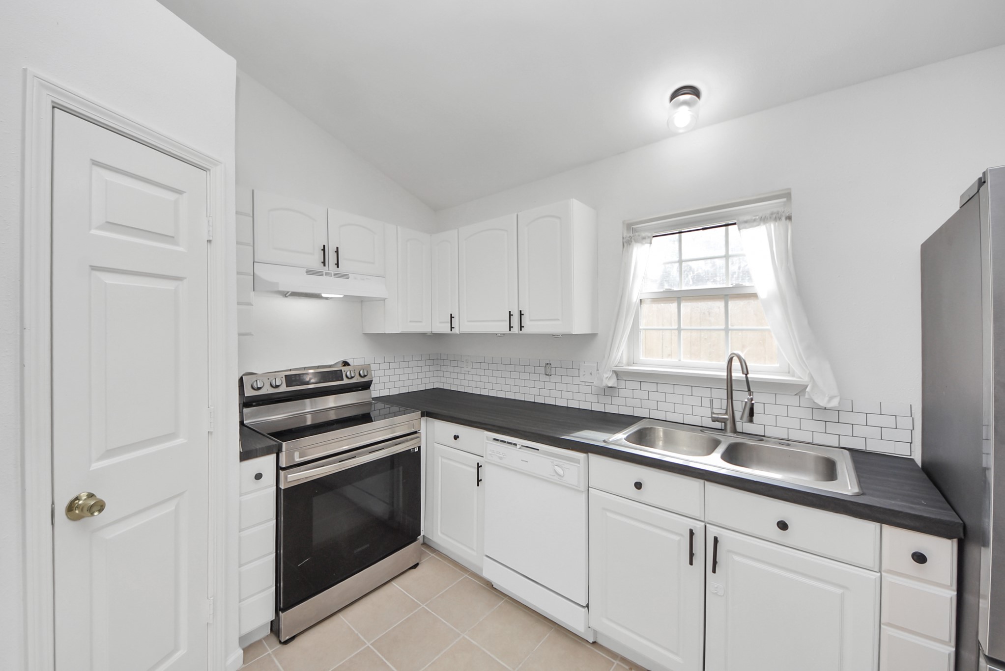 1610 7th Street Hempstead, TX 77445 - Photo 10 of 23