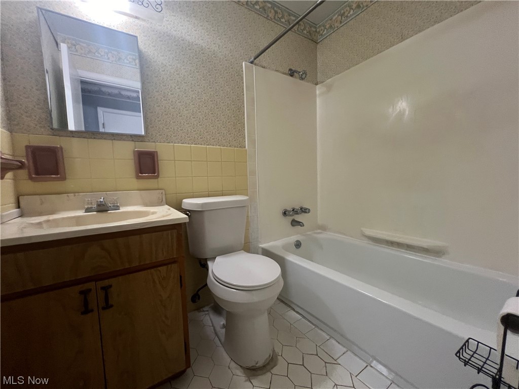 5651 Broadview Road, Unit C 07 Cleveland, OH 44134 - Photo 14 of 15 Full bathroom with shower / washtub combination, oversized vanity, tile walls, and toilet