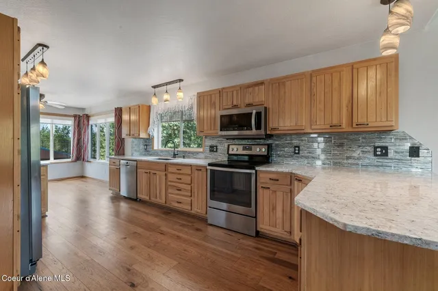 $799,000 | 9067 West Coeur D'Alene Drive, Spirit Lake, ID 83869