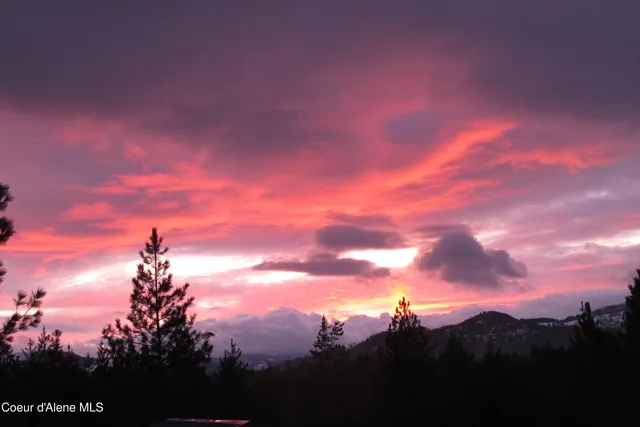 $799,000 | 9067 West Coeur D'Alene Drive, Spirit Lake, ID 83869