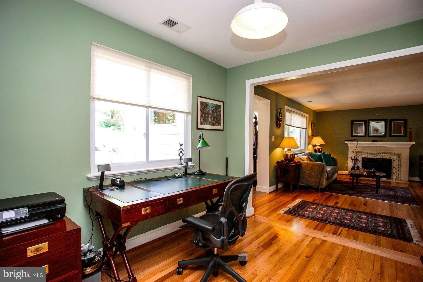 2445 North Rockingham Street Arlington, VA 22207 - Photo 3 of 15 Interior (General)