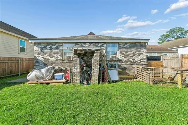 $200,000 | 507 Warrington Drive, New Orleans, LA 70122