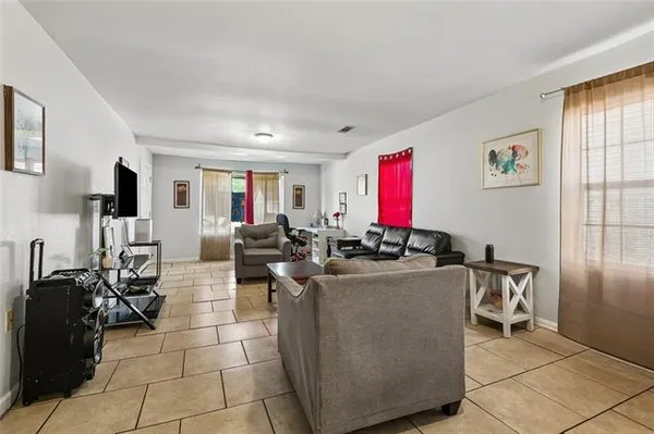 $200,000 | 507 Warrington Drive, New Orleans, LA 70122