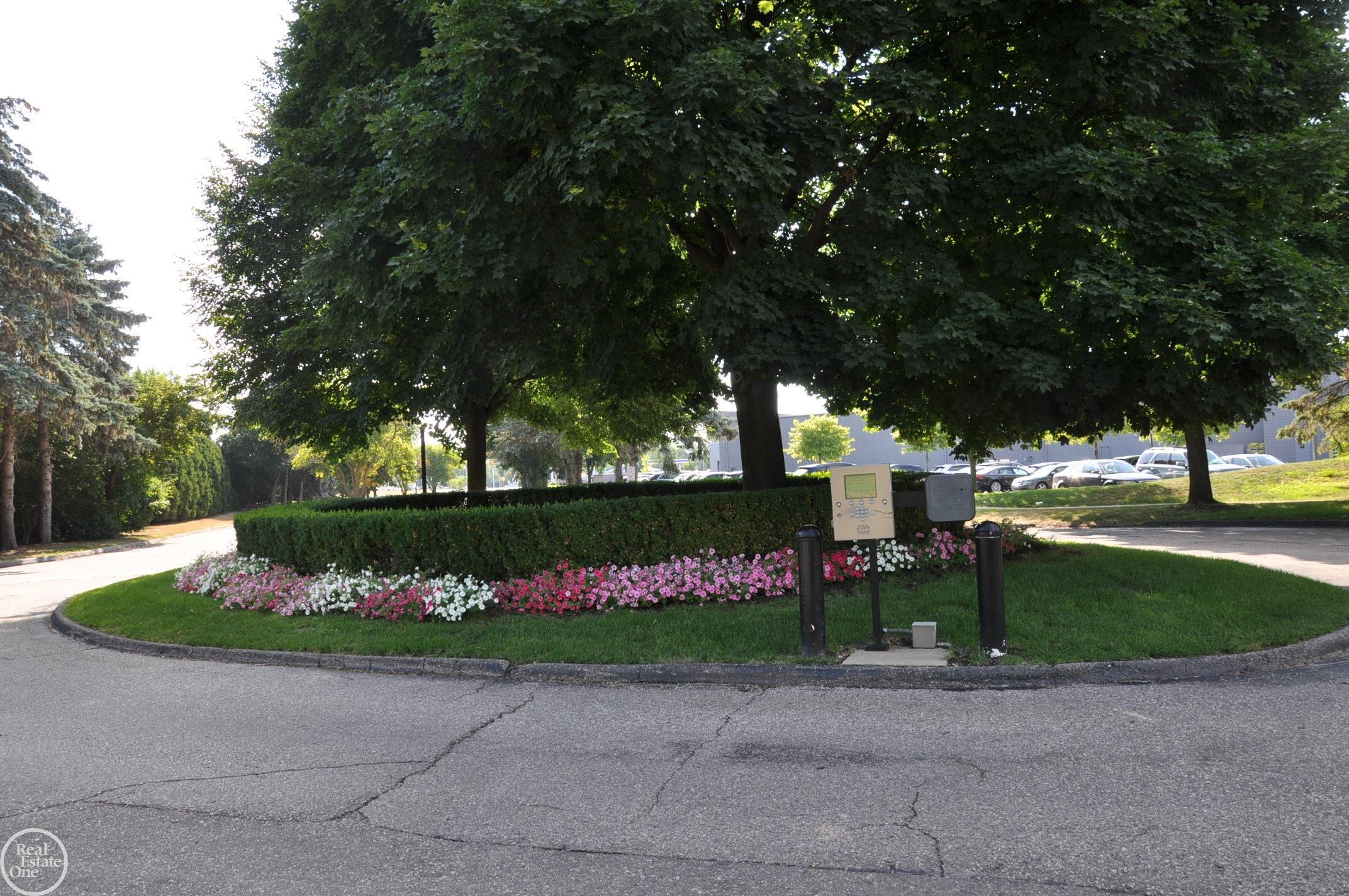 1608 O'Neil Circle Rochester, MI 48307 - Photo 26 of 30 50092625-26.JPG