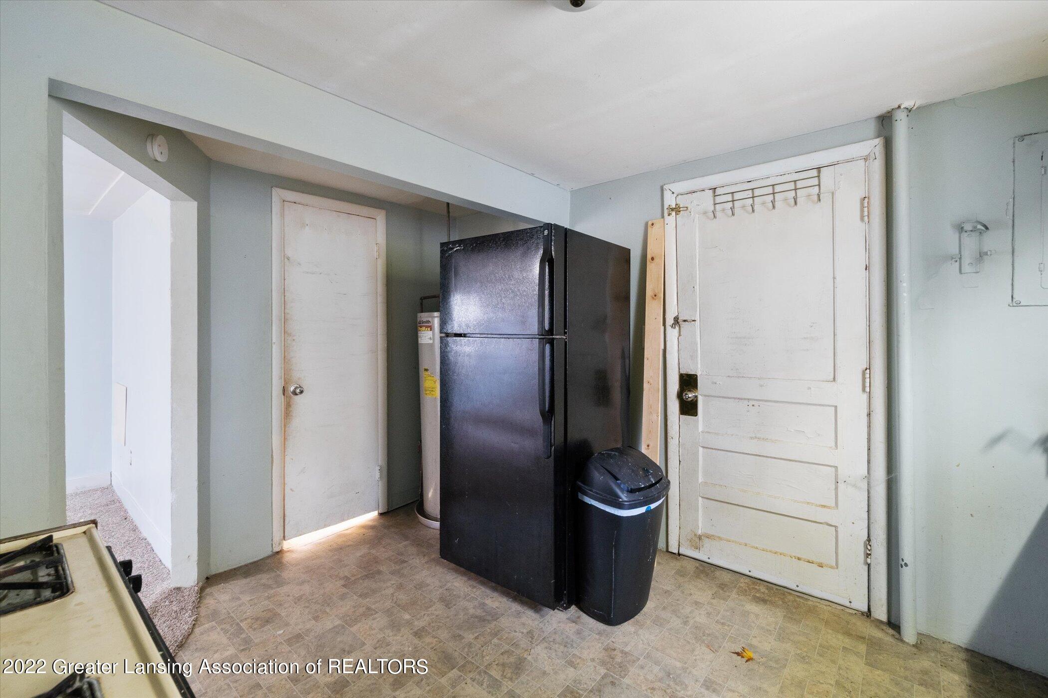 5439 Hughes Road Lansing, MI 48911 - Photo 4 of 10 06-5439-Hughes-Rd-WindowStill-Real-Estat