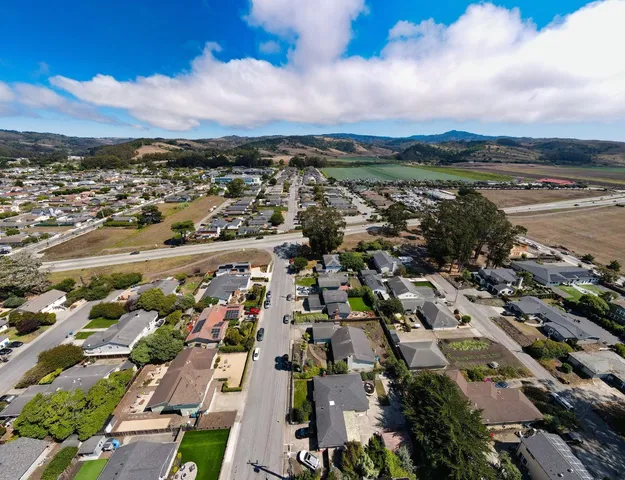 $1,424,000 | 544 Grove Street, Half Moon Bay, CA 94019