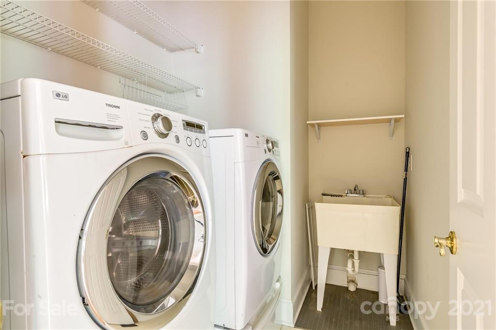 712 Lochaven Road Waxhaw, NC 28173 - Photo 27 of 38 a utility room with dryer and washer