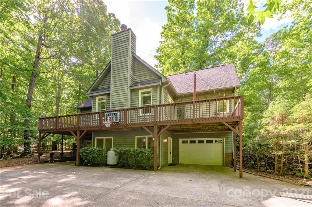 712 Lochaven Road Waxhaw, NC 28173 - Photo 31 of 38 a front view of a house with a garden