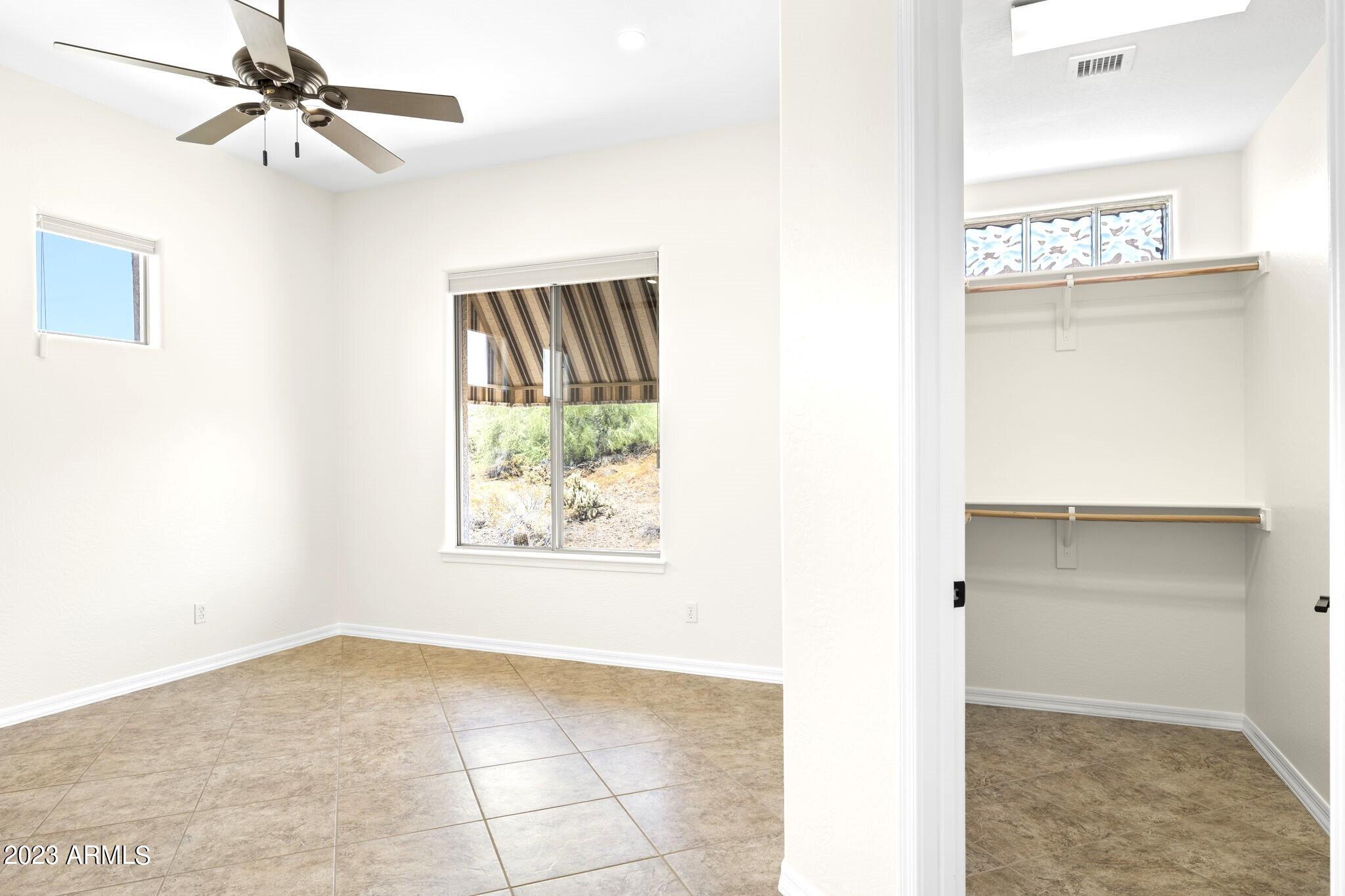 527 West Briles Road Phoenix, AZ 85085 - Photo 14 of 30 39-web-or-mls-527-w-briles-rd