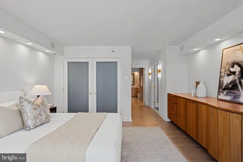 $1,100,000 | 2018-32 Walnut Street, Unit 16GH, Philadelphia, PA 19103