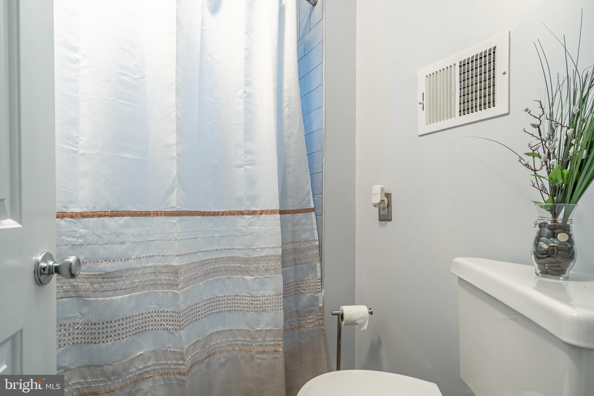 3441 Mount Road Aston, PA 19014 - Photo 20 of 34 Full Bath - main level