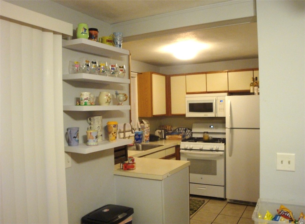 35 Reed Street, Unit 15 Warwick, RI 02886 - Photo 9 of 14 Gallery Image 9