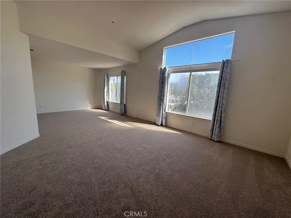 a view of empty room with window