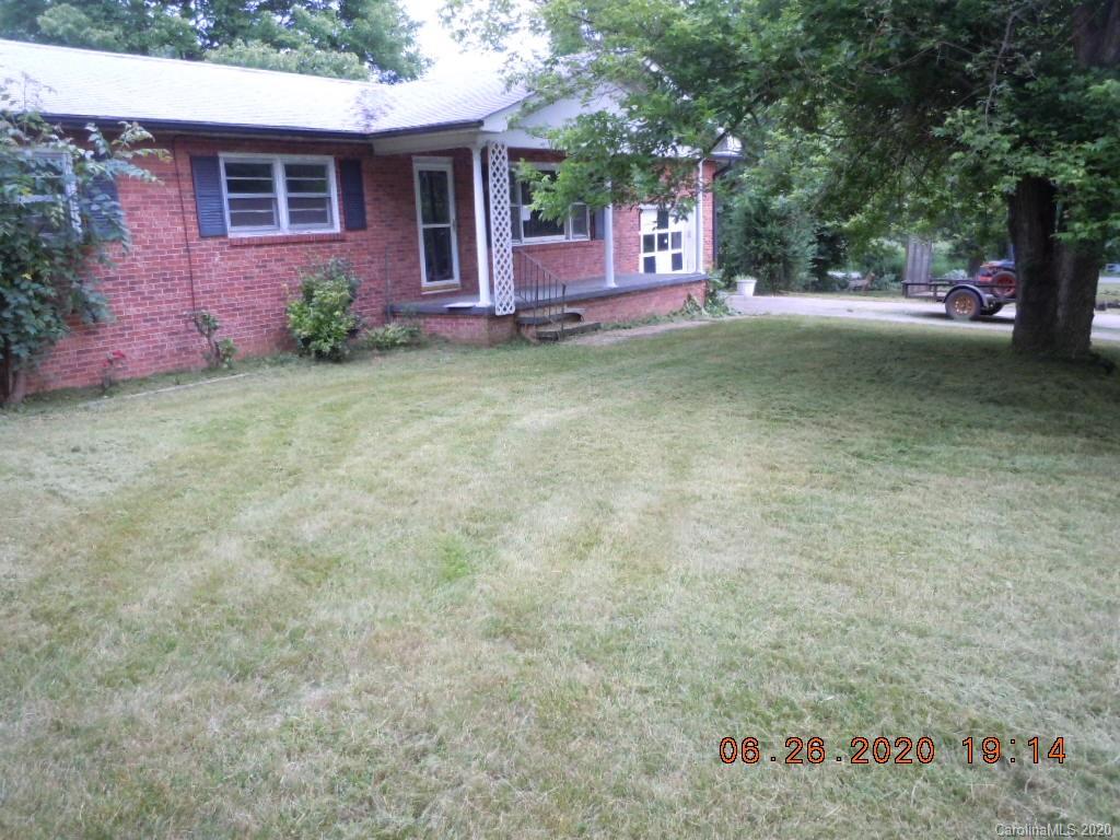 26 Thompson Cove Road Clyde, NC 28721 - Photo 1 of 16 a front view of a house with a garden