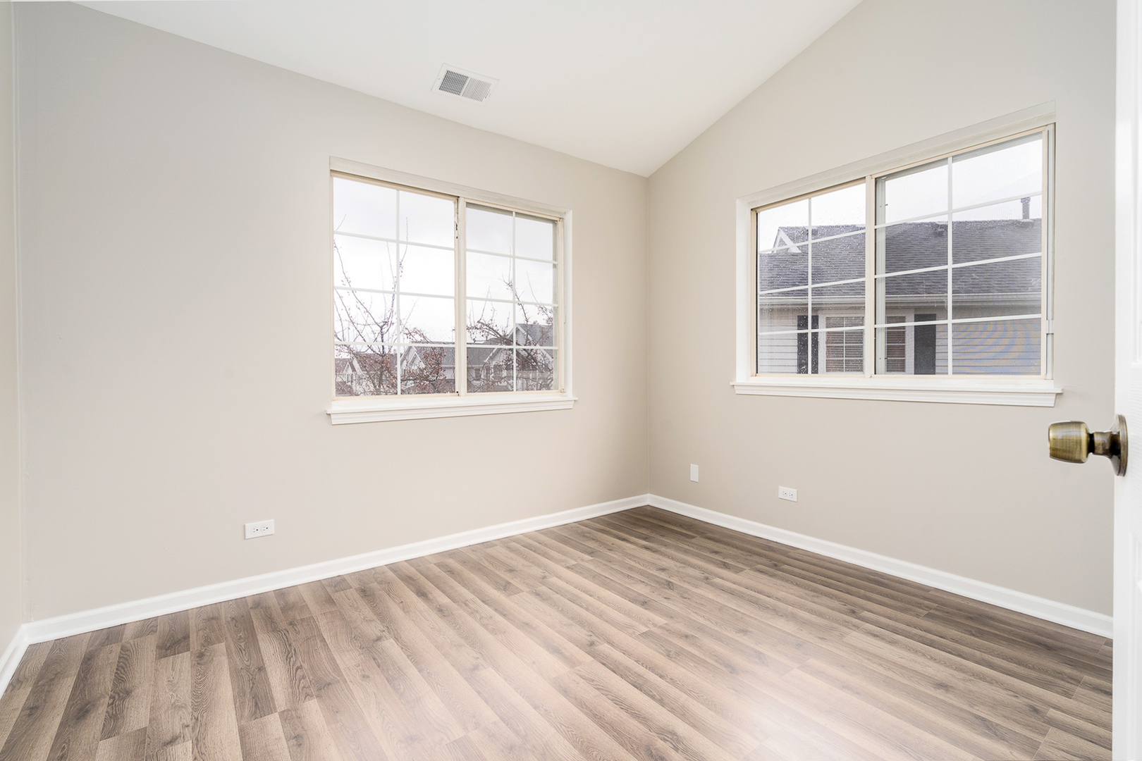 8191 Ripple Ridge Darien, IL 60561 - Photo 17 of 20 an empty room with a window