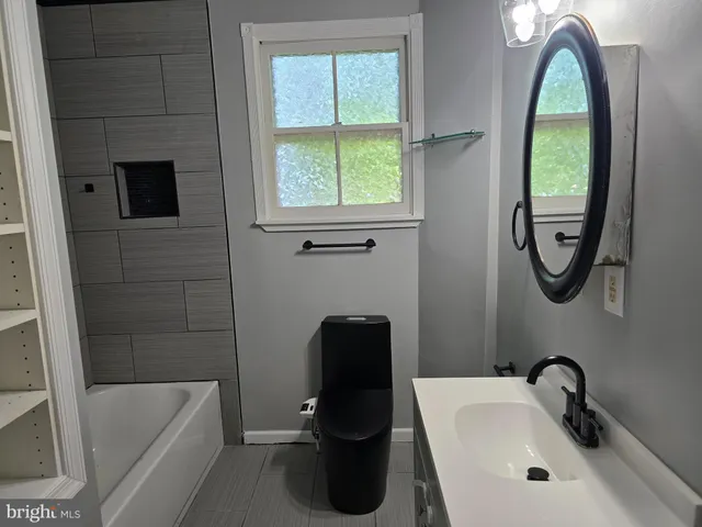 a view of an empty room with a ceiling fan