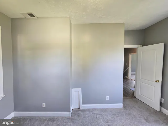 a view of an empty room with a ceiling fan