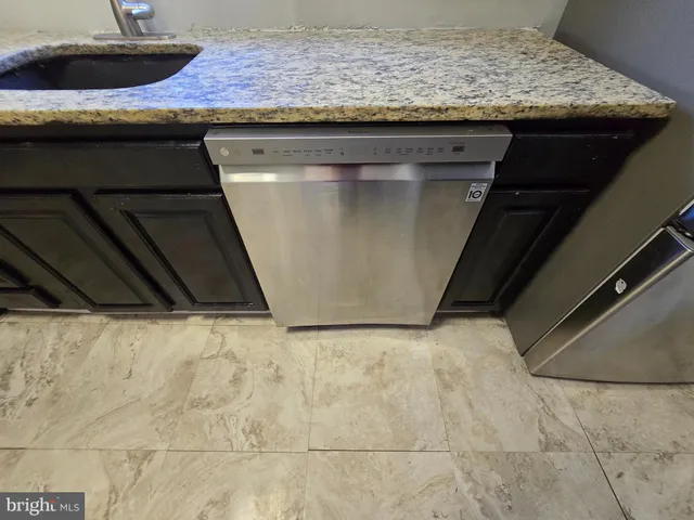 a close up view of a washer and dryer