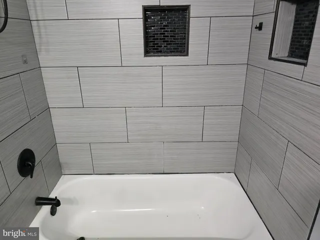 a view of a window in an empty room