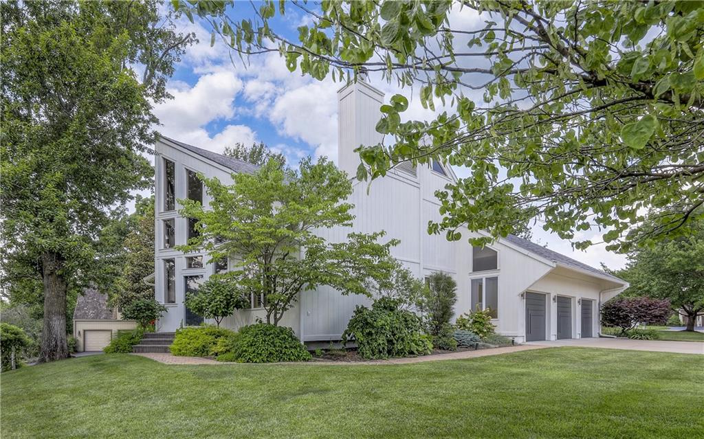 1112 Northeast Long Ridge Road Lee's Summit, MO 64064 - Photo 2 of 44