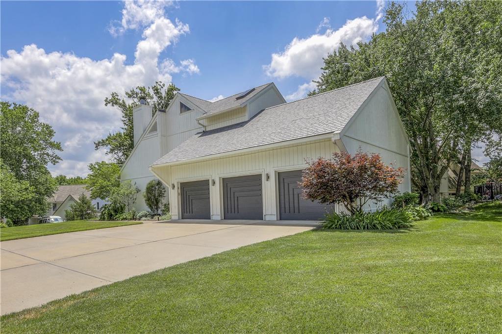 1112 Northeast Long Ridge Road Lee's Summit, MO 64064 - Photo 3 of 44