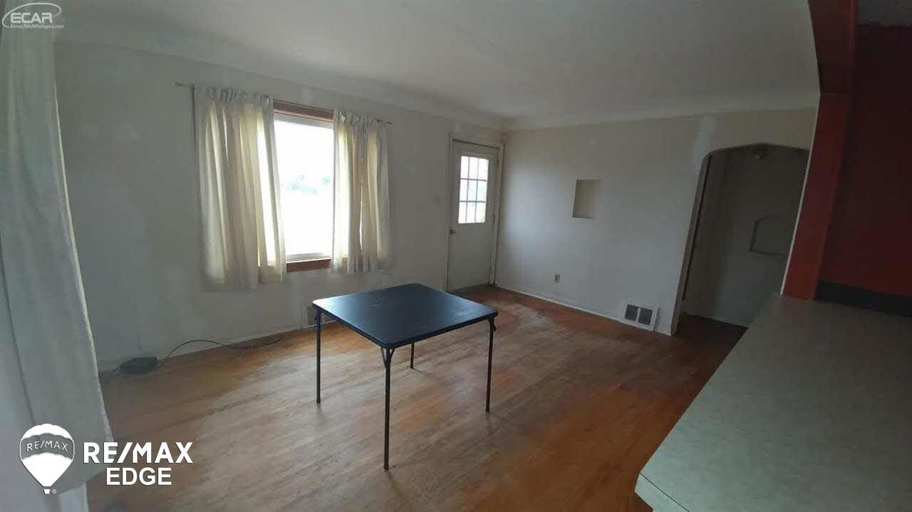 5301 North Lake Road Columbiaville, MI 48421 - Photo 7 of 13 21268680-6.JPG