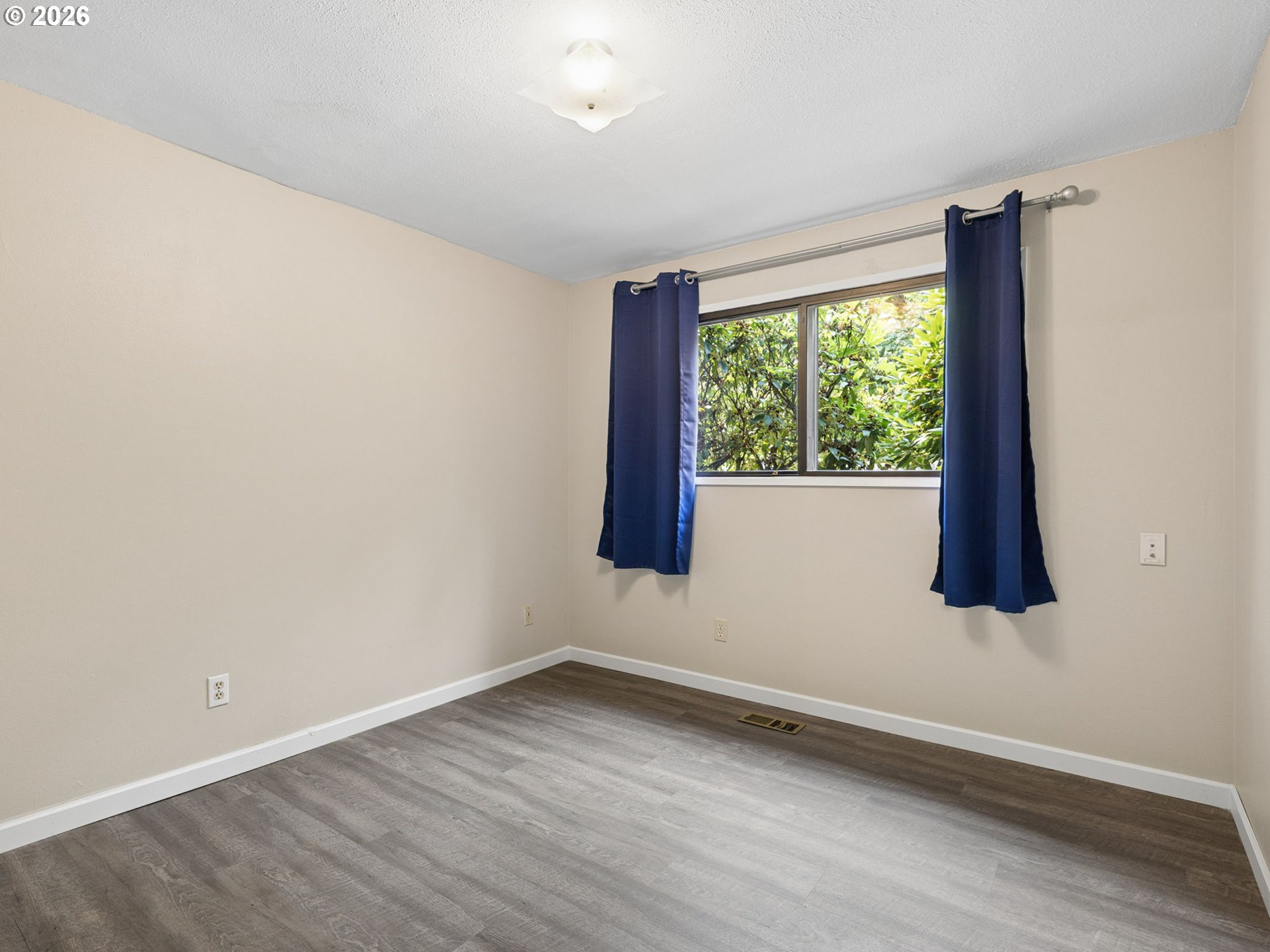 1712 Southwest Hensley Road Troutdale, OR 97060 - Photo 26 of 36 Attached Bathroom #3