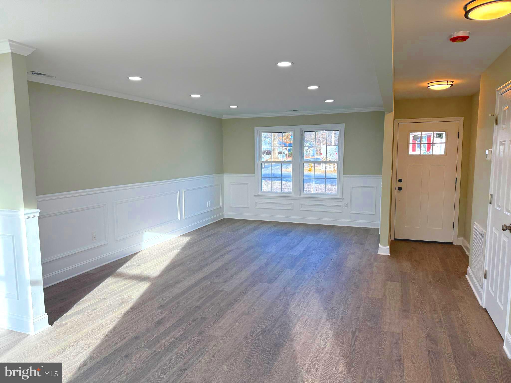 802 Logan Avenue Croydon, PA 19021 - Photo 4 of 27 Gallery Image 4