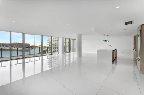 $1,995,000 | 6620 Indian Creek Drive, Unit PH711, Miami Beach, FL 33141
