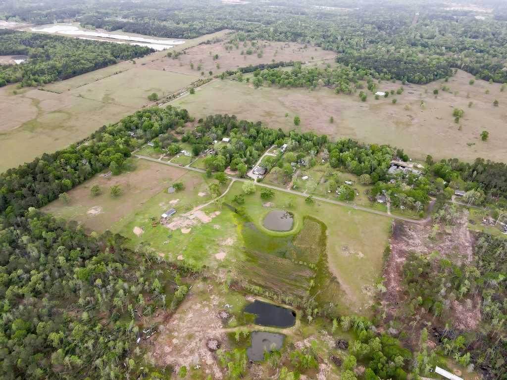 Tract 1-pt Lot 15 Tract 1-pt Road Conroe, TX 77302 - Photo 11 of 15 a view of a lake with beach