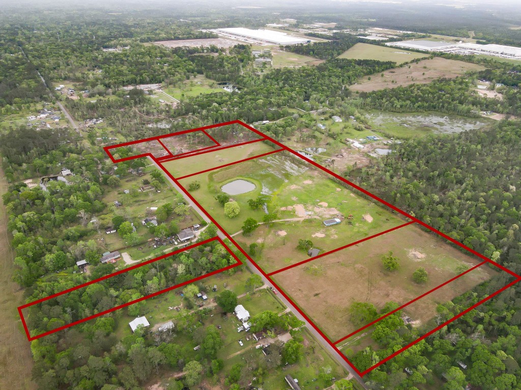 Tract 1-pt Lot 15 Tract 1-pt Road Conroe, TX 77302 - Photo 2 of 15 a view of an outdoor space