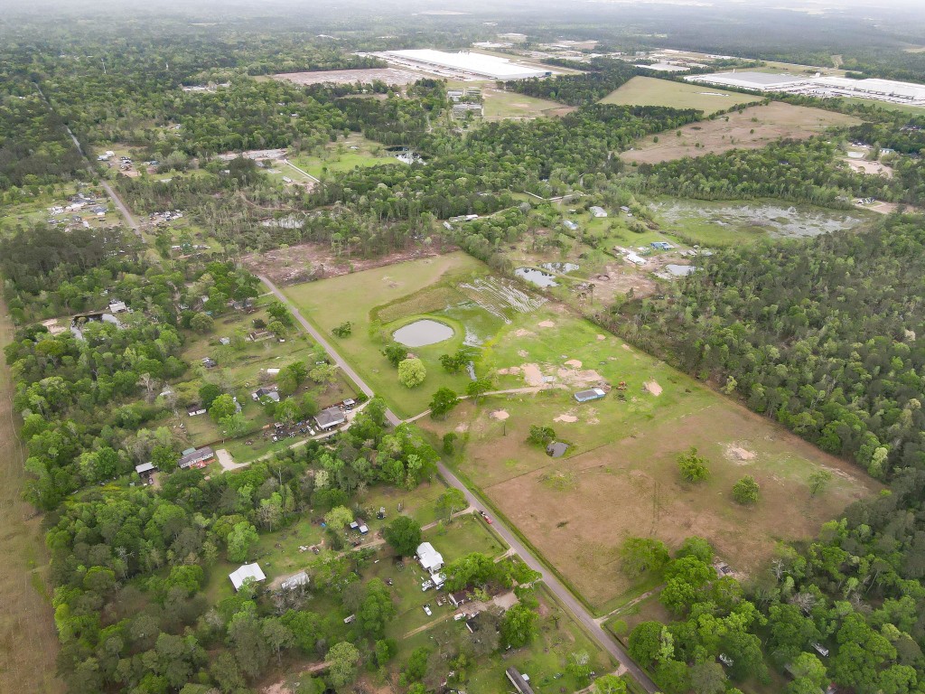 Tract 1-pt Lot 15 Tract 1-pt Road Conroe, TX 77302 - Photo 3 of 15 a view of a lake