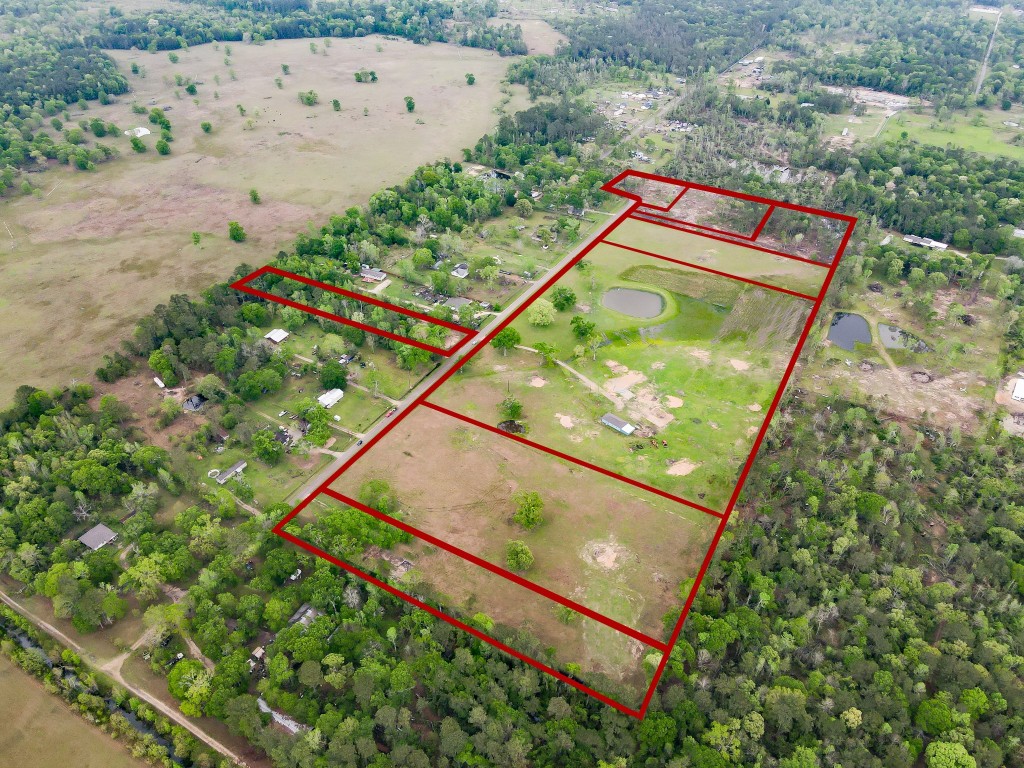 Tract 1-pt Lot 15 Tract 1-pt Road Conroe, TX 77302 - Photo 6 of 15 an aerial view of a pool