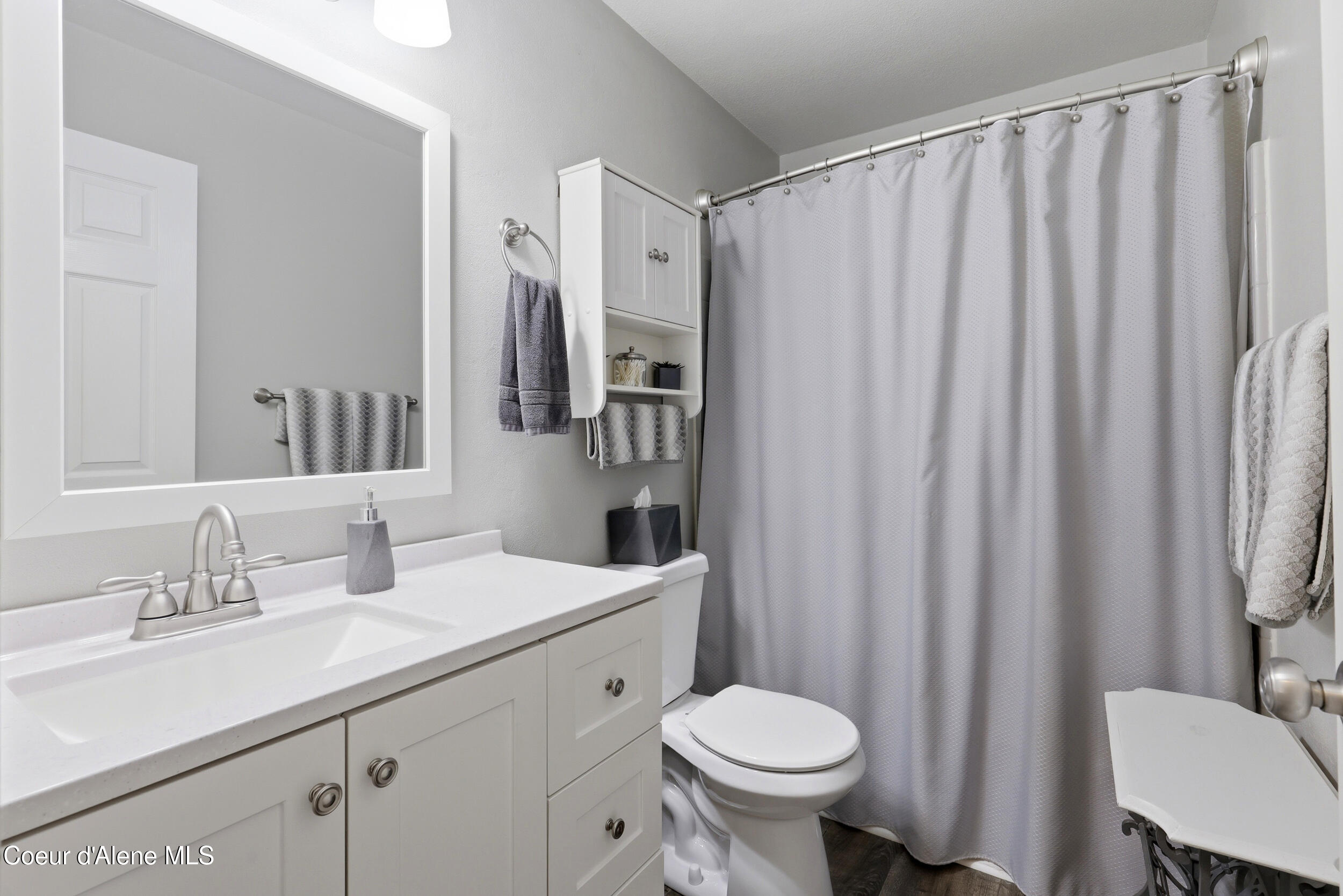 8208 Arizona Street Rathdrum, ID 83858 - Photo 23 of 39 Full Bathroom