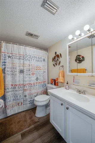 a view of an entryway with furniture