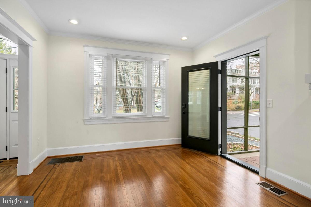 3643 Jenifer Street Northwest Washington, DC 20015 - Photo 8 of 48