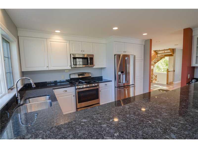 231 Fowler Road Cape Elizabeth, ME 04107 - Photo 20 of 35 Kitchen.