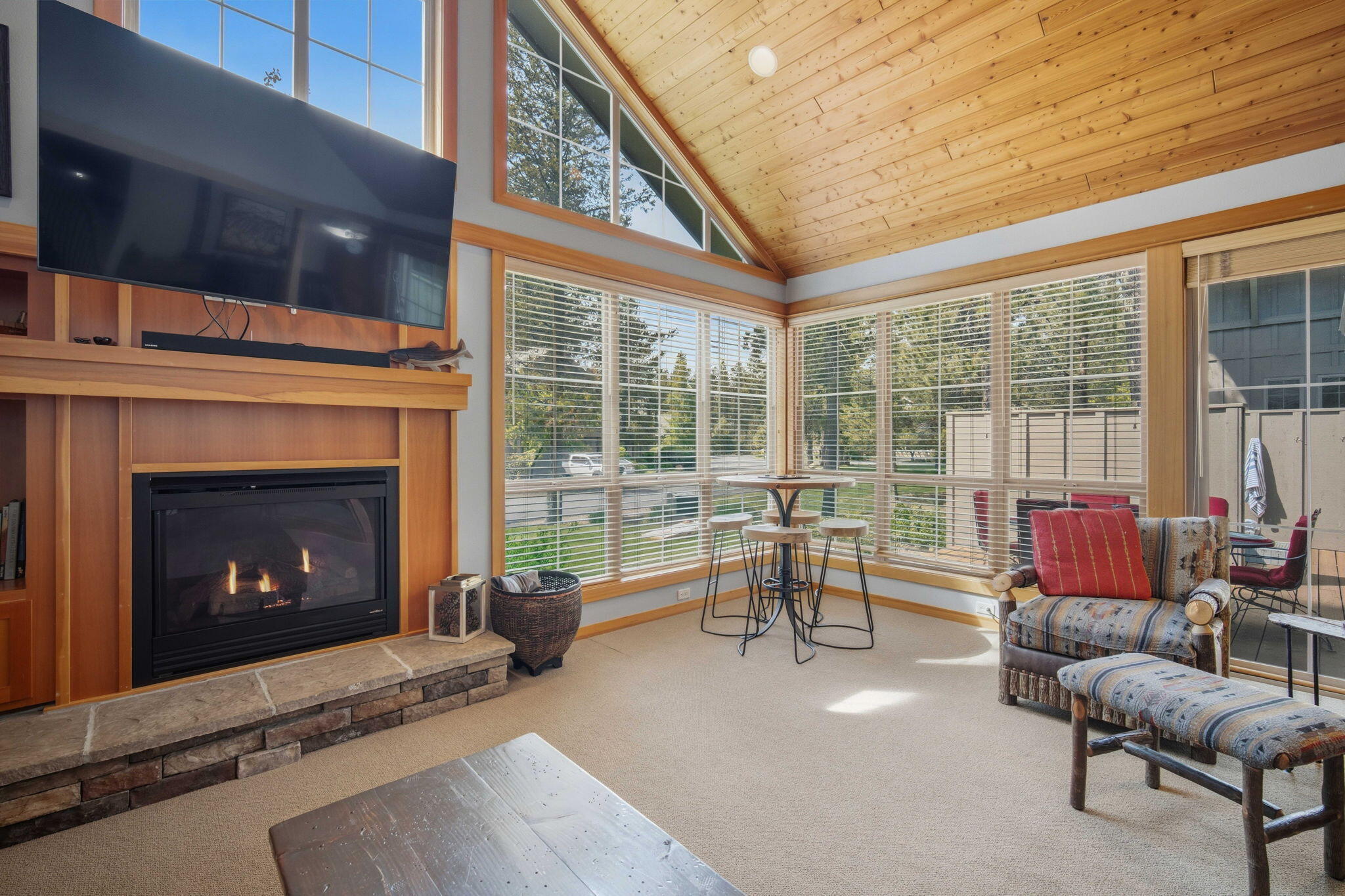 57129 Evergreen Loop, Unit 44 Sunriver, OR 97707 - Photo 20 of 59 a living room with furniture and a fireplace