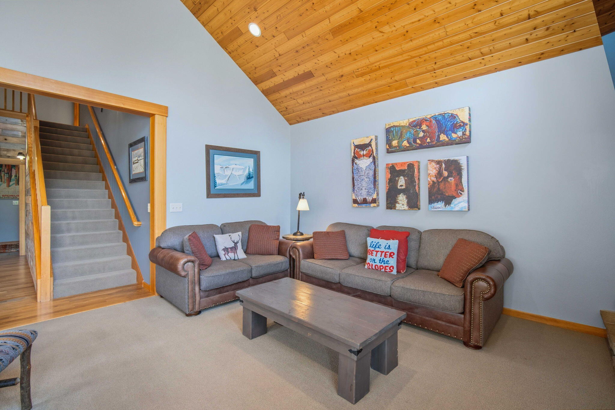 57129 Evergreen Loop, Unit 44 Sunriver, OR 97707 - Photo 21 of 59 a living room with furniture and a wooden floor
