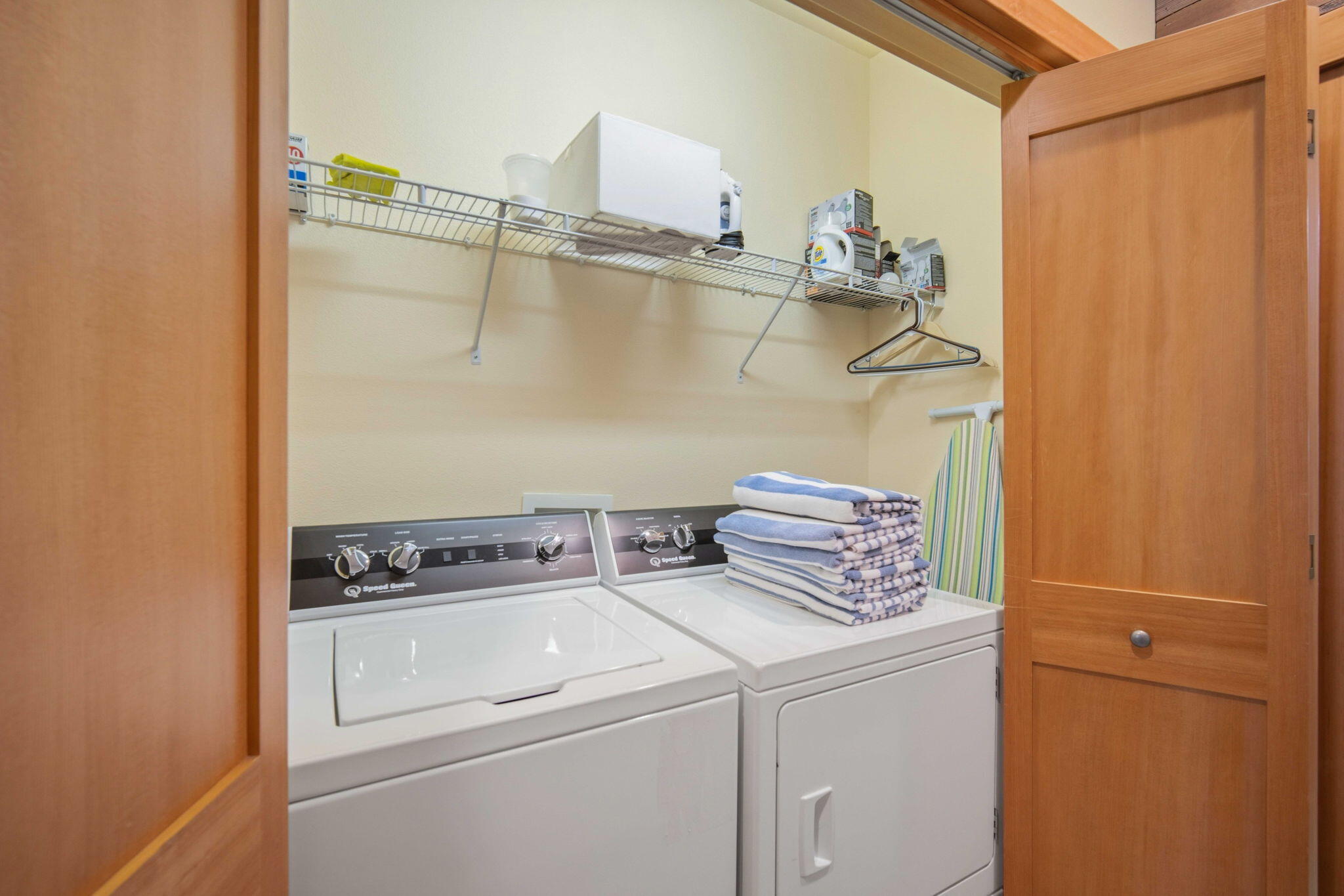 57129 Evergreen Loop, Unit 44 Sunriver, OR 97707 - Photo 38 of 59 a utility room with dryer and washer