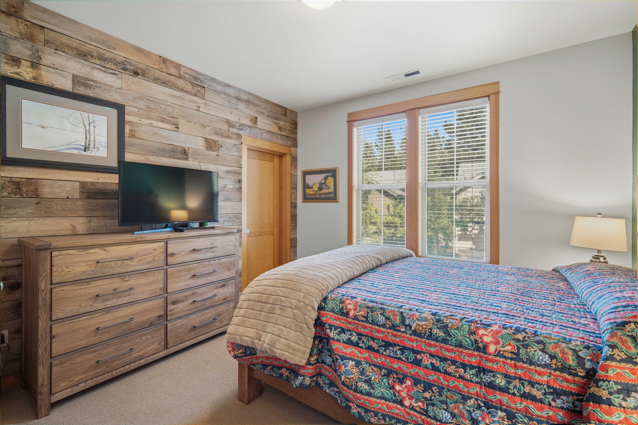 57129 Evergreen Loop, Unit 44 Sunriver, OR 97707 - Photo 10 of 59 a bedroom with a bed and flat screen tv