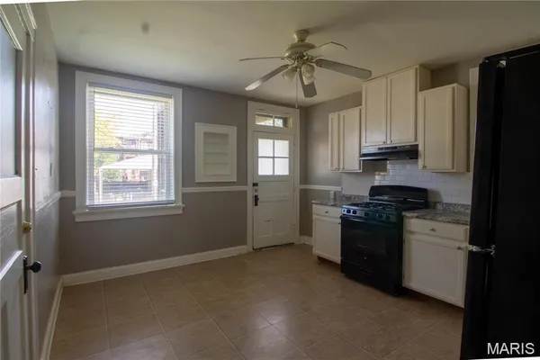 $850 | 3927 Tholozan Avenue, Unit 2W, St. Louis, MO 63116