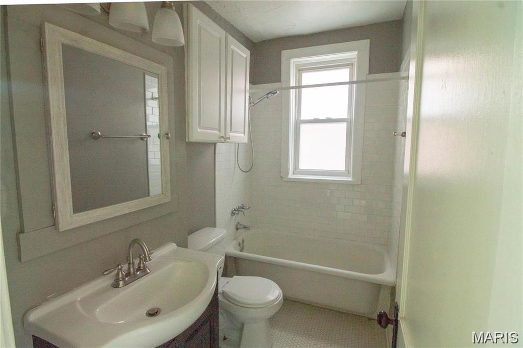 3927 Tholozan Avenue, Unit 2W St. Louis, MO 63116 - Photo 6 of 8