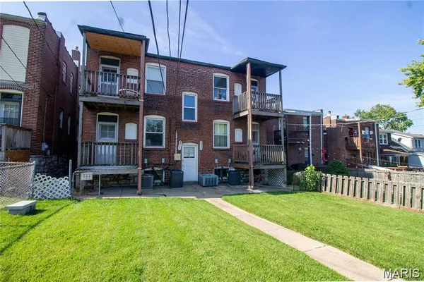 $850 | 3927 Tholozan Avenue, Unit 2W, St. Louis, MO 63116