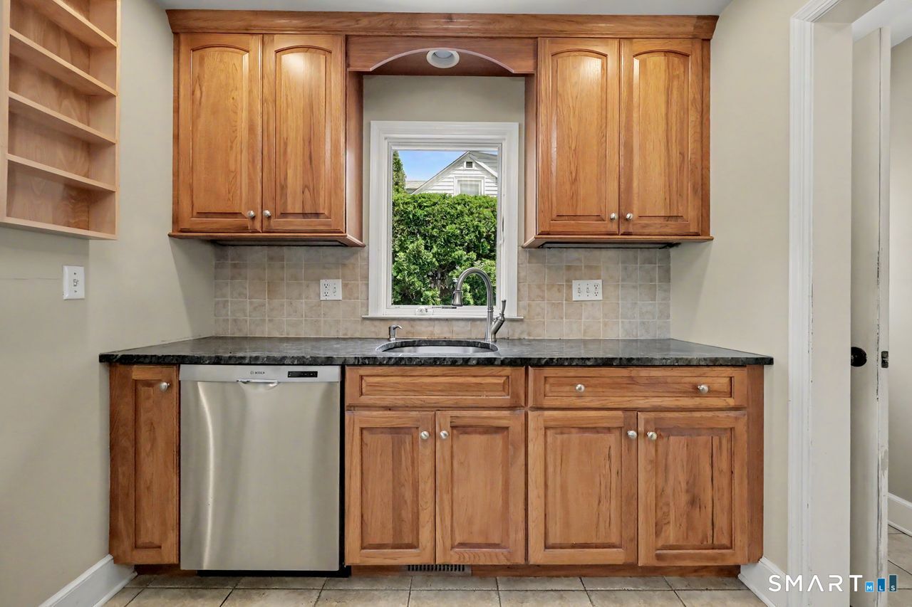 39 Austin Road Milford, CT 06460 - Photo 14 of 37