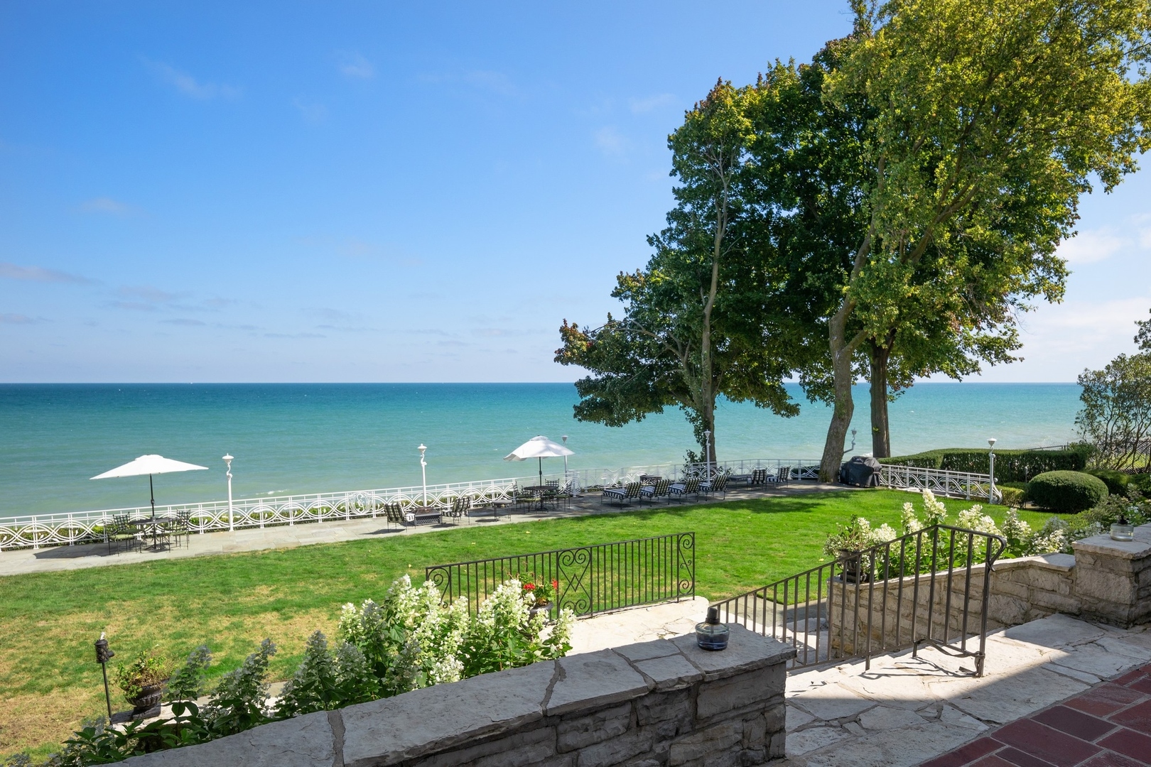 445 Sheridan Road Winnetka, IL 60093 - Photo 38 of 74 a view of a garden with an outdoor space