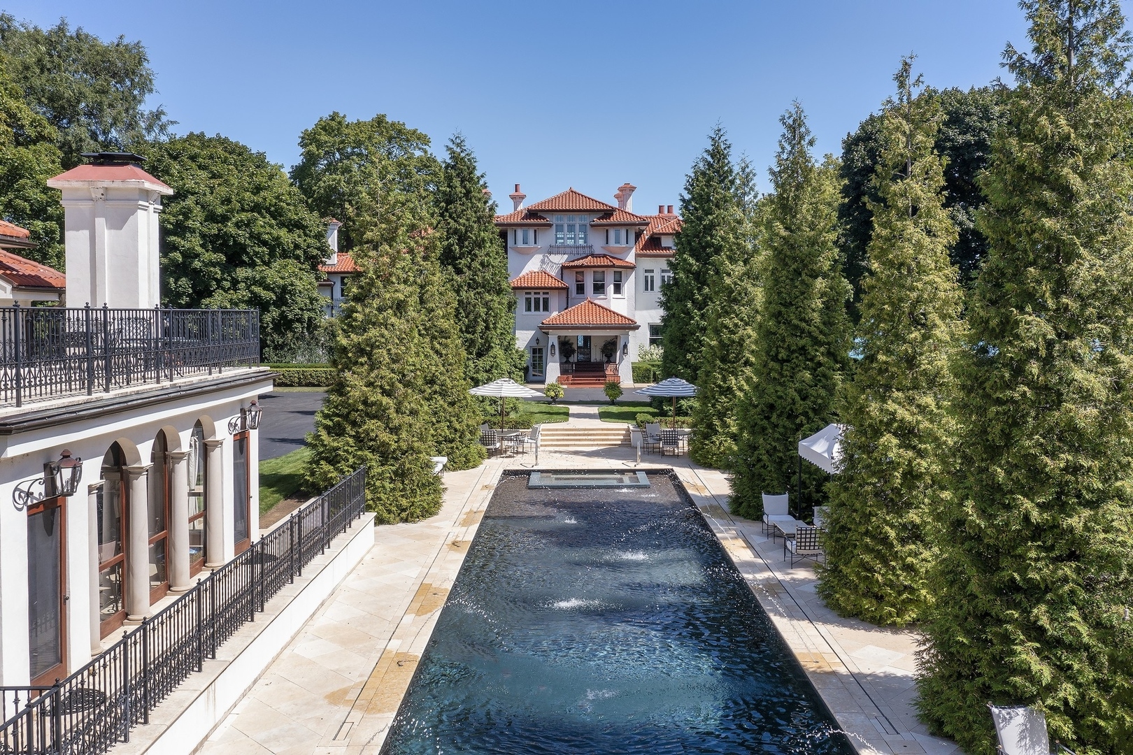 445 Sheridan Road Winnetka, IL 60093 - Photo 62 of 74 a view of a city from a balcony