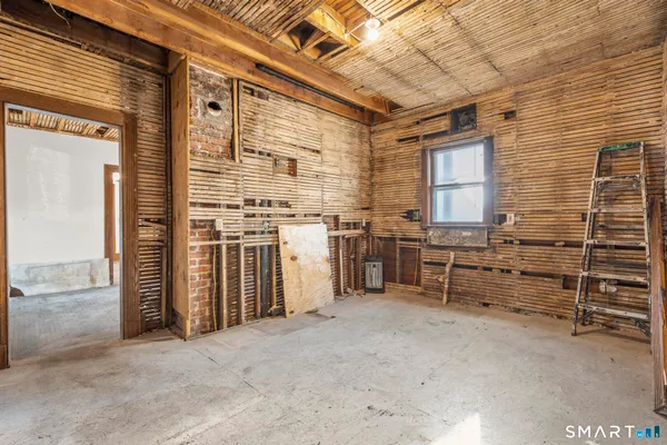 a view of a storage & utility room